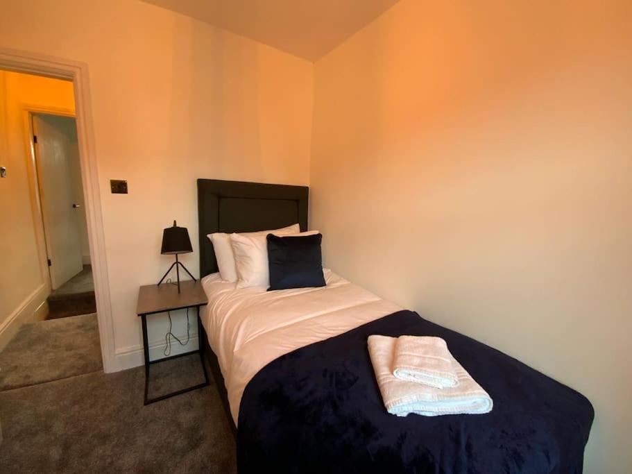 Centrally Located To The City Of Lincoln Exterior photo