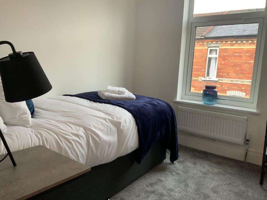 Centrally Located To The City Of Lincoln Exterior photo
